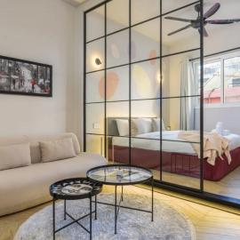 Paris 1BR Gemmayze, hotel i Al Mudawwar