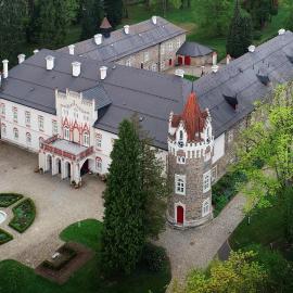 Chateau Herálec Boutique Hotel & Spa by L'Occitane, מלון בHerálec