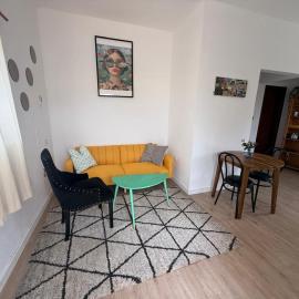 A self catering guest cottage in Lagoa: Bicas'ta bir otel