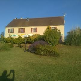 Logis hôtel Les Confins du perche、Sceaux-sur-Huisneのホテル