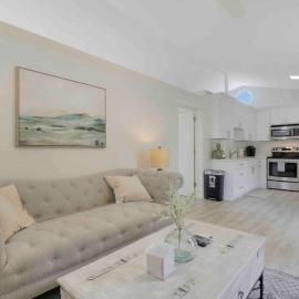 Camden Cottage # 4 - Downtown Stuart, hotel en Stuart