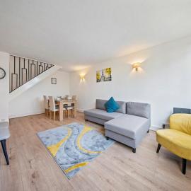 Cosy 2 Bed Chigwell Flat with Free Parking, hotel in Chigwell