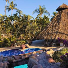 Premium Glamping - Pool Waterslide Wi-Fi & Private Patio Lounge โรงแรมในปูแอร์โตบาญาร์ตา