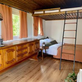 Bauwagen in idyllischer Lage, hotel u gradu Šlic