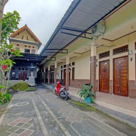 Hotel O Wisma Aluh AmbakNearPantai batu lima Asbullah tmbngn, hotel in Kualatambangan
