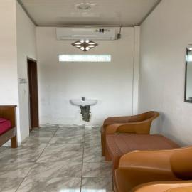 Viesnīca OYO Life 90960 Putih Salju Homestay Syariah pilsētā Parit