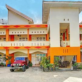 OYO Life 91984 Taufik Kost Syariah, מלון בPerabumulih