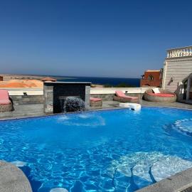 Beautiful secluded apartment with pool