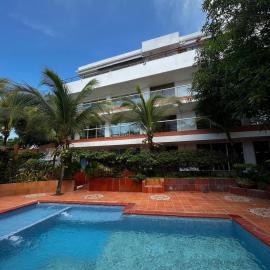 Club House, hotel u gradu Maizal