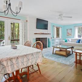 Charming 3-Bed Cabin, Near Ocean City & Assateague, hotel v mestu Berlin