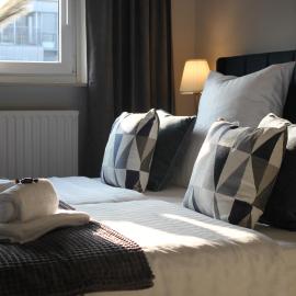 R B Apartment Hamburg Duo - perfekt für Monteure - Küchenzeile - Smart TV - Bad mit Toilette und Dusche auf dem Flur gegenüber des Zimmers zur Alleinnutzung