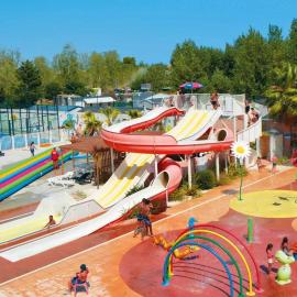 Mobil-home 6 personnes valras-plage camping 4 étoiles, hotelli kohteessa Sérignan