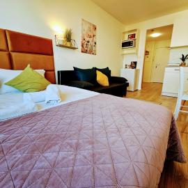 LIVE-INN PRAGUE 1 BDR CITY VIEW SUITE FOR 1-4 GUESTS, 20 Mins to center, Lift, Gym, Reception, Parking, Roof Terrace, Game & Party