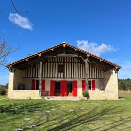 Gite maison campagne, hotel v destinácii Lavazan