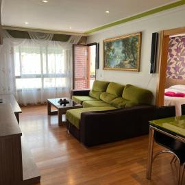 Bonito piso de 4 habitaciones- Port Aventura, hotel a Vila-seca