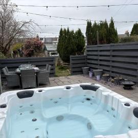 Modern cottage with hot tub