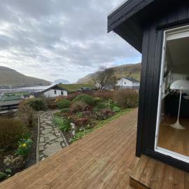 Cosy house with stunning view, hotel in Sørvágur