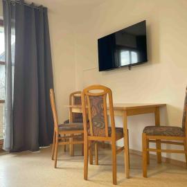 STA1115 gut geschnittene Monteurwohnung mit Balkon, hotel in Stamsried