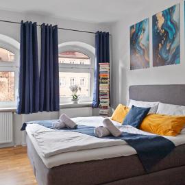 Altstadt - Exklusive 3-Zi-Wohnung für 6 Personen mit 90 qm, großer Dachterrasse, Parkplatz, WLAN, hotel in Nuremberg
