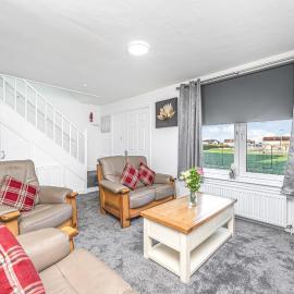 Pure Home Oakley Park View by TBA, hotel in Dunfermline