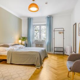 Cruwzo I Spacious 3 BR with WiFi Kitchen Games, hotel em Ingolstadt