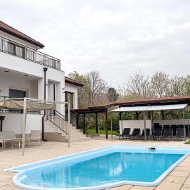 Private Villa with 5BD, Pool & Stunning Sea Views by Flat Mаnаger