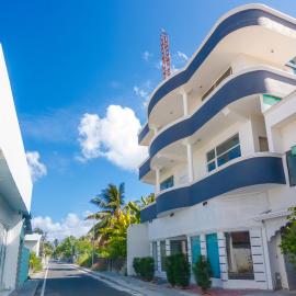 Transit Tower, hotelli kohteessa Maradhoofeydhoo