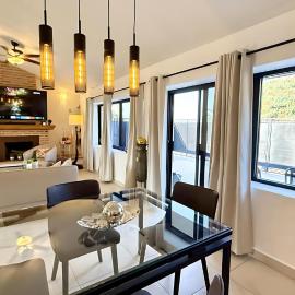 Stunning Ajijic Lake Chapala 2 Bdrm Retreat -Bikes - Gym - Pickleball Court, khách sạn ở Ajijic