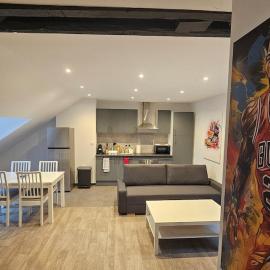 La tour des graffitis -T2-Wi-Fi, hotel u gradu Sedan
