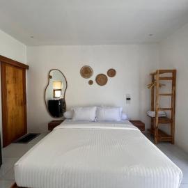 Tyana House Kuta Lombok, מלון בSengkol