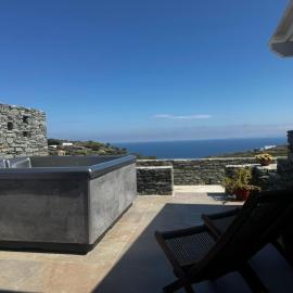 White House, Hotel in Faros