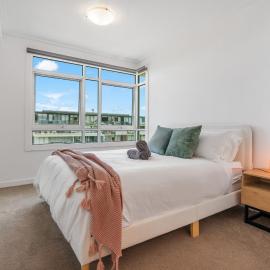 Sunlit 1BR Off Bay St Strip, Port Melbourne