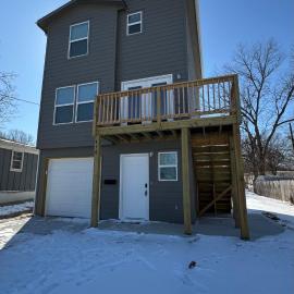 Newly built 3 level home 2 minute drive to UCM, hotel en Warrensburg