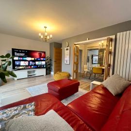 Timeless English Elegance 4BR Luxury Home in Petts Wood, hotel in Orpington