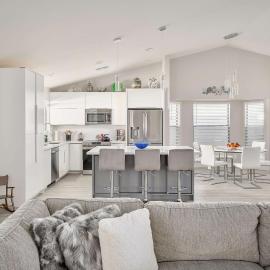 Fairbrook Home - Chic Design Saltwater Pool with Hot Tub