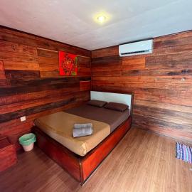 Dqnut Chalet And Restaurant: Kampong Tanjong Dahan şehrinde bir otel