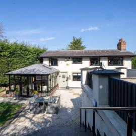 Rainbow Cottage Spacious Detached Home, Hot Tub, Sleeps 7, hotel en Ormskirk