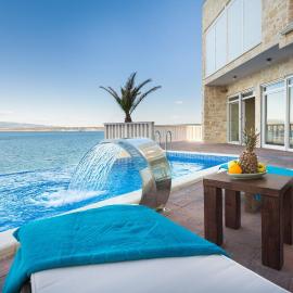 Luxury at Villa Cama - Your dream vacation Rental, hotel sa Posedarje