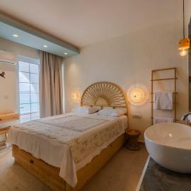 Delfini Pearl Stegna Beach: Archangelos şehrinde bir otel