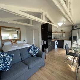 Spacious lodge with king sized bed, hotel a Inveraray
