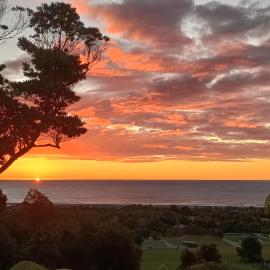 Glass Horizon - Rutherglen Holiday Home