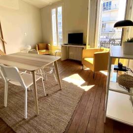 Charming T2 apartment 200 m from tram B, hotell i Talence