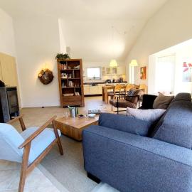Luxuriöses, familienfreundliches Ferienhaus ,,Amy,, mit Whirlpoolwanne, Kamin und Garten, מלון בHinterhausen