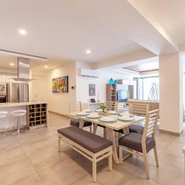 Bright and nice 3 Beds close to 5th