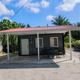 STUDIO HOMESTAY Arjuna, hotel in Pantai Remis