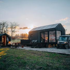 Domek na Odludziu - Tiny House – hotel w mieście Spytkowice