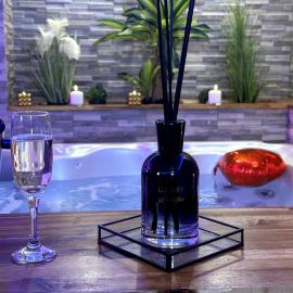 Suite avec Jacuzzi Privatif-Golden Jacuzzi、Léguevinのホテル