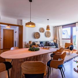 El Nido del Pirineo Estilo y Calidez en Villanúa, hotel in Villanúa