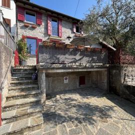 Ester Lakehouse, graziosa casa indipendente, hotel in Lierna