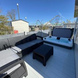 Fantasy Island Holiday Park Eastgate - The Seasons with Hot Tub - Coastal Caravan Breaks, hotell i Ingoldmells